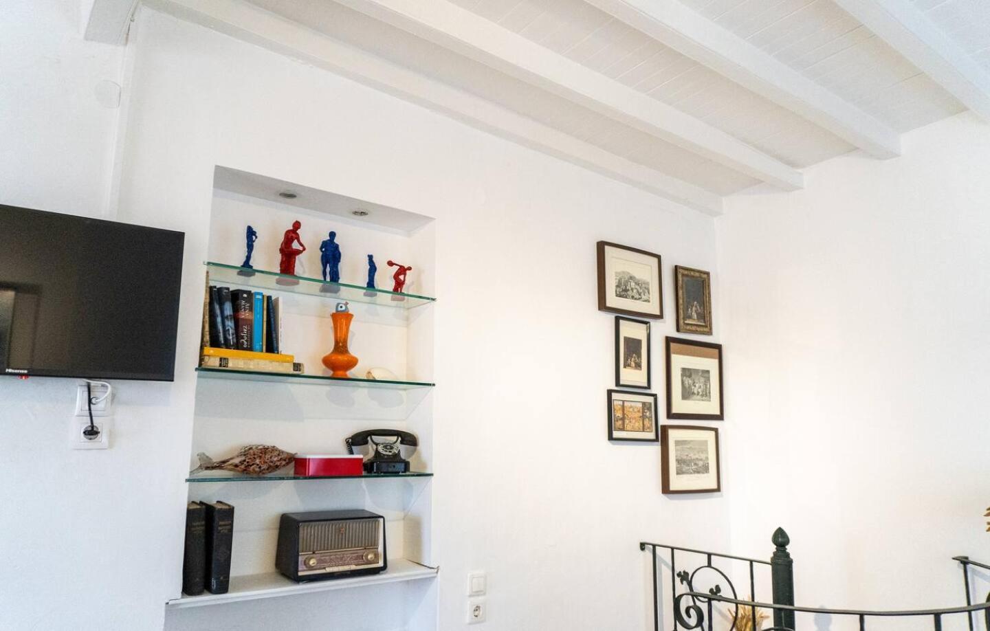 Nina's Traditional House By Estia Holiday home *