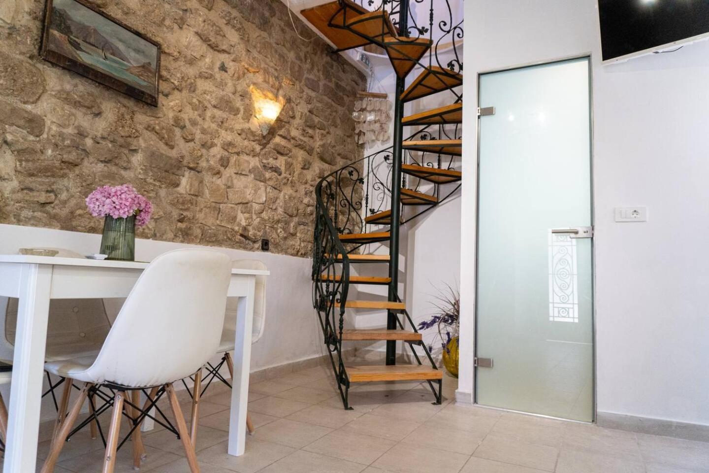Nina's Traditional House By Estia *