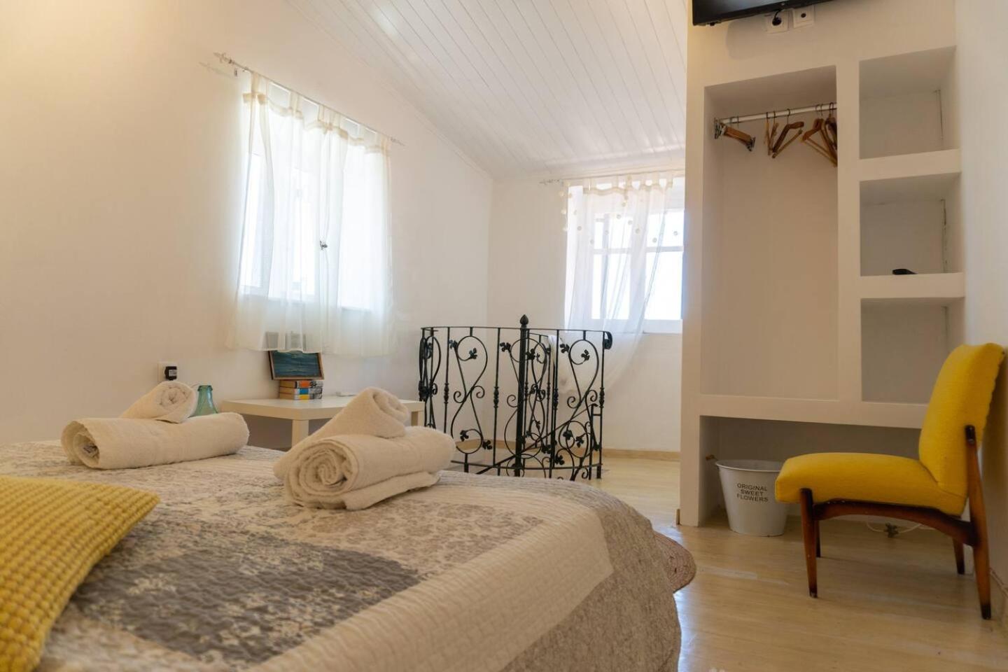Nina's Traditional House By Estia * Valanio